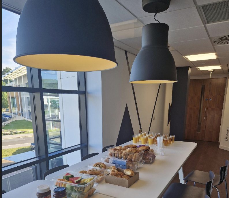 theonepoint's tweet image. Today was The One Point's monthly #TeamNetworking breakfast 🥐 🍉 and we loved catching up with each other once again over a selection of fruit and pastries.

A perfect way to start the working day.

#Networking #BreakfastMeeting #WeAreOne