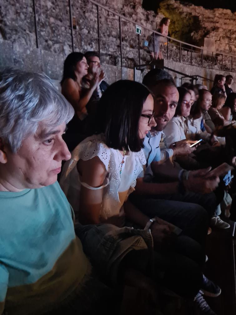 plenaextremadur's tweet photo. 🎭En los últimos días, personas con #discapacidadintelectual de Vera Plena inclusión y Plena inclusión Llerena han asistido al @Festival_Merida, gracias al convenio de colaboración entre la federación y la organización.

#discapacidad #inclusion #teatro #arte #verano https://t.co/JrgXmg4qbP