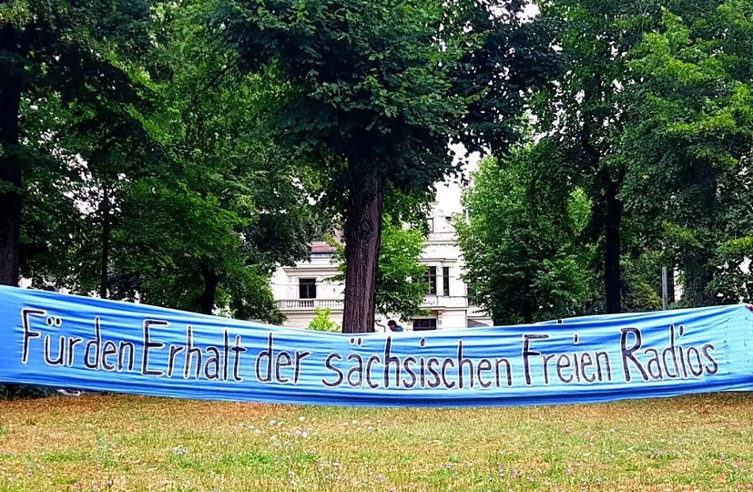 ⚠️SLM - Sächsischen Landesmedienanstalt für priv. Rundfunk &amp; neue Medien verweigert Förderung [11.666 € pro Sender] f. 2023

Die Sender <a href="/coloradiodd/">coloradio</a> (#Dresden), <a href="/RadioBlau/">Radio Blau</a> (#Leipzig) u. Radio T (@aethertaeter #Chemnitz) können ab Herbst Koordinationsstellen nicht mehr bezahlen.