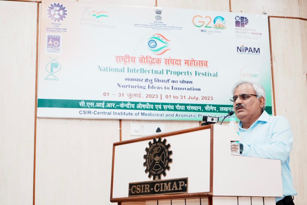 CSIRCIMAP's tweet photo. Dr. Ajit Kumar Shasany, Director, @csirnbrilko  enlightened @CSIRCIMAP staff and students with his keynote talk on Intellectual Property Rights on 25 July 2023. Director CSIR-CIMAP also addressed the audience highlighting the essence of boudhik sampada.#AzadiKaAmritMahotsav https://t.co/QLC4oscx7x