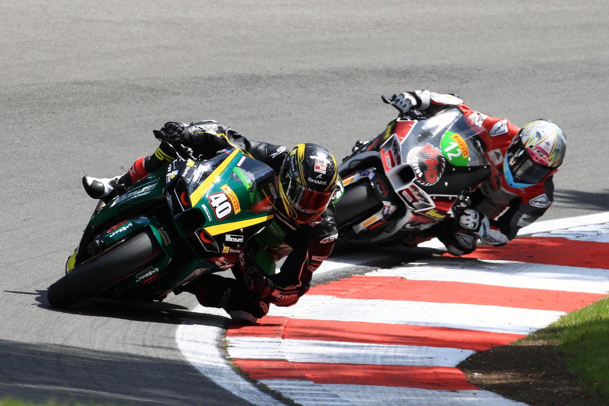 Motocourse1's tweet photo. @PirelliMoto Superstock @OfficialBSB @Brands_Hatch @danlinfoot @joefrancisracin @samcoxracing https://t.co/4rtvFh10Iq