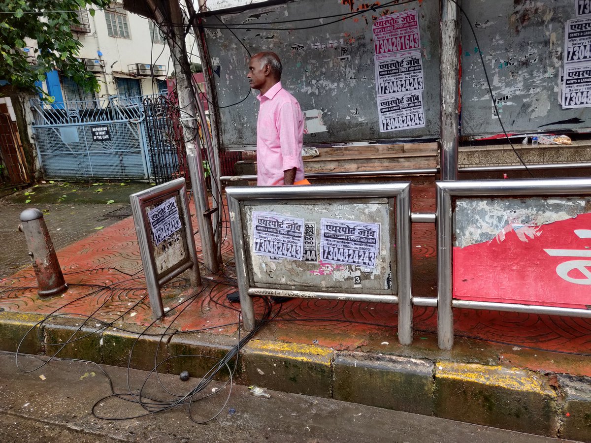 sywadkar's tweet photo. Who is responsible for these wires at Rani laxmibai Stop Sion.
These wires are lying from last 2-3 months but nobody is looking for this matter.
@myBESTBus @chaloapp @mybmc @CMOMaharashtra https://t.co/HgMoWD9crO