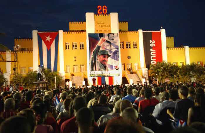 DefendiendoCuba's tweet photo. Evocación histórica en toda #Cuba, a 7️⃣0️⃣ años del asalto al Moncada. ‼️
‼️Viva el 26 de julio‼️ Vamos juntos de ❤️🖤 #DefendiendoCuba🇨🇺💪❤️
✨⭐#70Moncadas⭐✨ https://t.co/Djr1KU9cfJ
