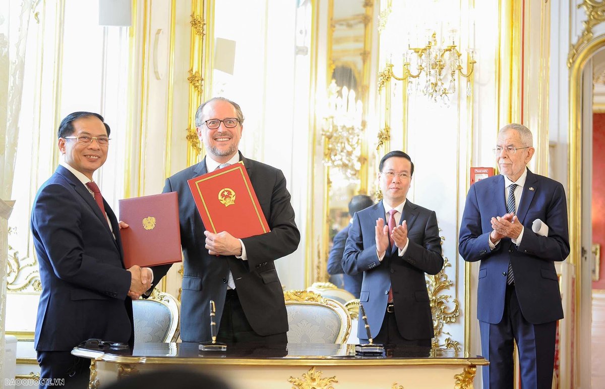 President Võ Văn Thưởng and Spouse paid an official visit to 🇦🇹 from 23-25/7/2023, providing fresh impetus to the traditional friendship and multifaceted cooperation between 🇻🇳 and 🇦🇹, for peace, stability, prosperity and development.