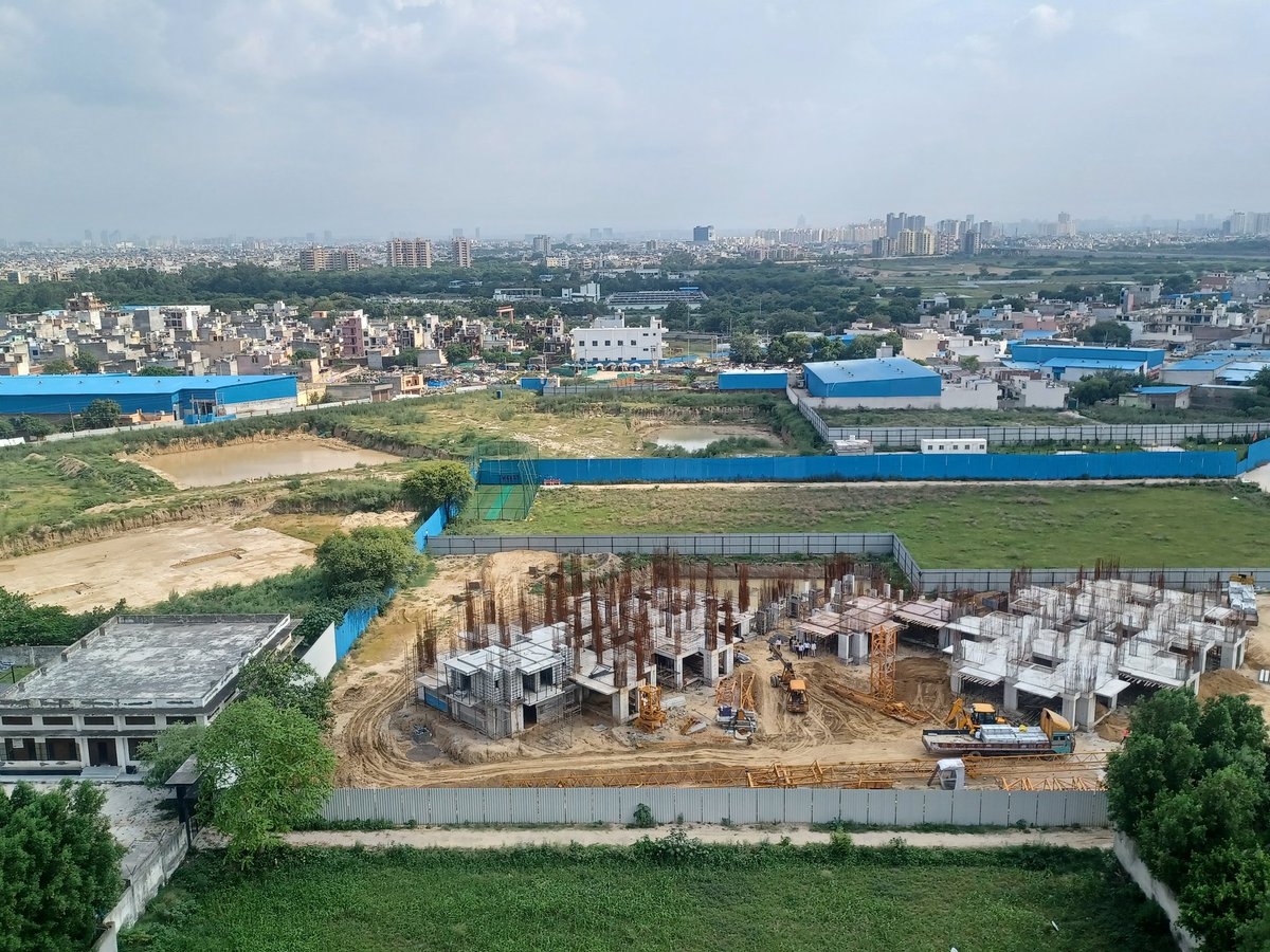 AmanBan09532889's tweet photo. @MahiraH104BWA
Project site latest photograph 23 July

@dir_ed
No progress on site even after 19 month of collecting 25% installment.
Funds embezzlement sharing HRERA report separately.
No FIR by police even after approaching several time.
Escrow account almost nill.
@cmohry https://t.co/WaakRd9TDA