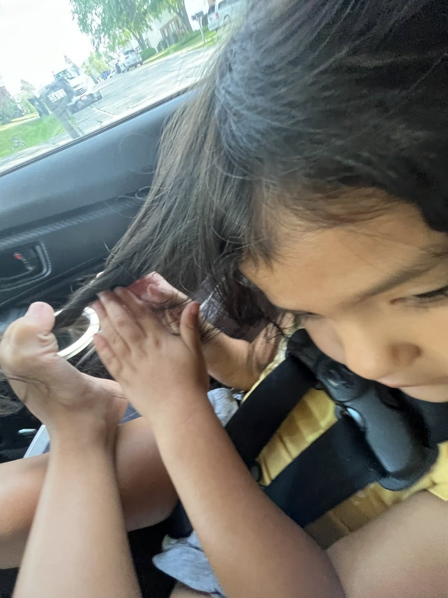 stoaders's tweet image. would u believe me if i said before this she licked the soles of her foot