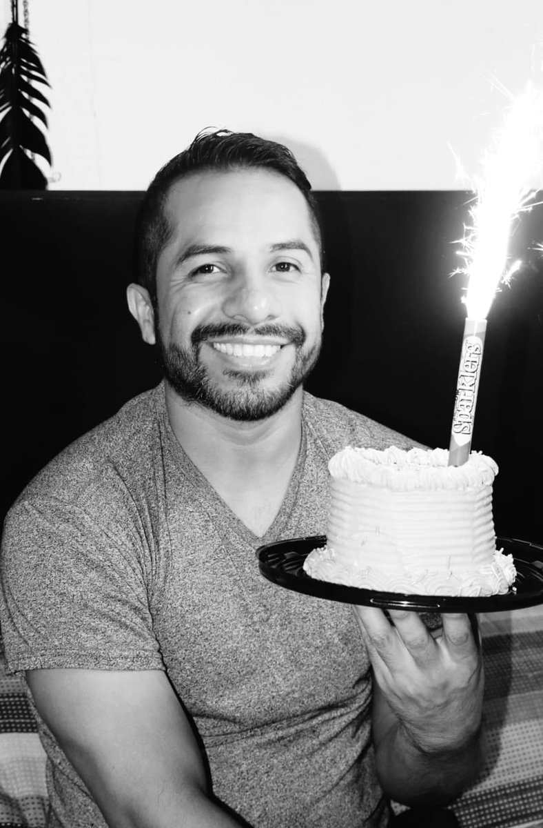 r2d2_cuellar's tweet photo. La vida no se acaba... Hasta que se acaba... Felices 39... https://t.co/h5MWq56C7Z