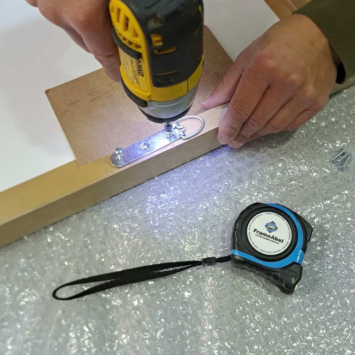 frame_abel's tweet photo. Working hands 🙌🛠

#frameabel #customframing #pictureframing #sydney #australianartists #photoframing #canvasstretching #fineartprinting #canvasprinting #canvasfloatframing #trade #workinghands https://t.co/0UBZVrWF77