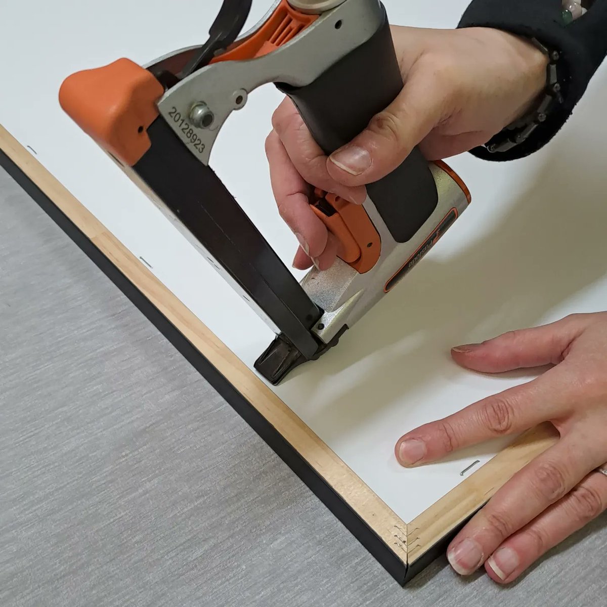 frame_abel's tweet photo. Working hands 🙌🛠

#frameabel #customframing #pictureframing #sydney #australianartists #photoframing #canvasstretching #fineartprinting #canvasprinting #canvasfloatframing #trade #workinghands https://t.co/0UBZVrWF77