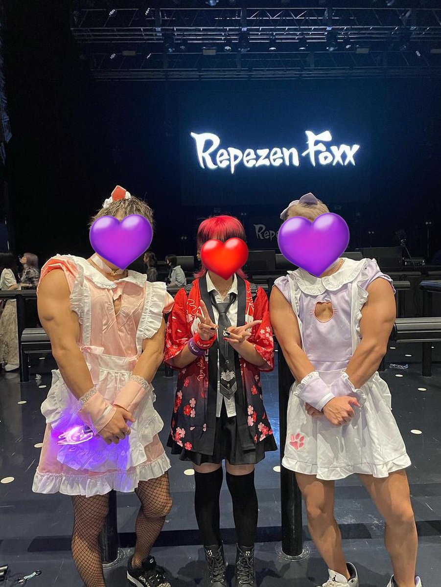 DJ__maru____'s tweet photo. マッスルに挟まれる赤髪法被野郎です。 https://t.co/zyQgrt2cXv