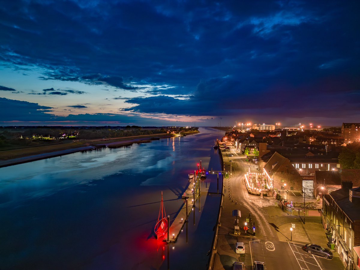 10pm last night and near complete darkness as rain showers creep silently through the still night sky above King’s Lynn