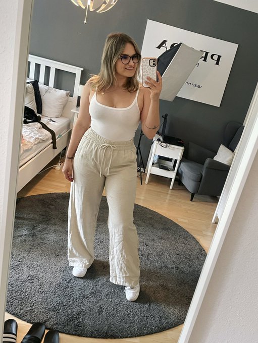 Eine wundersch&ouml;ne Wochenmitte w&uuml;nsche ich euch allen ☀️ noch noch 4 Tage dann geht es nach Berlin 🤍 <a href="/tag/happy"class="tags"><span>#happy</span></a><a href="/tag/berlin"class="tags"><span>#berlin</span></a><a href="/tag/mylife"class="tags"><span>#mylife</span></a><a href="/tag/newadventures"class="tags"><span>#newadventures</span></a><a href="/tag/wendnesday"class="tags"><span>#wendnesday</span></a>