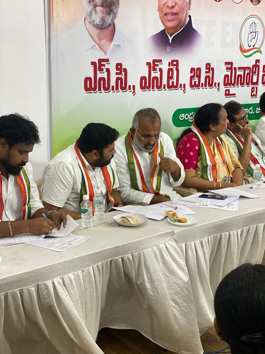 INCMinorityAP's tweet photo. @dada_gandhi APCC Office COARDINATION Committee Meeting at  APCC Minority Department Vijayawada along with PCC President Sri Gidugu Rudraraju Ji and Working Precident’s Janab Mastan Vali Sab And all https://t.co/2NEwFeFX3n