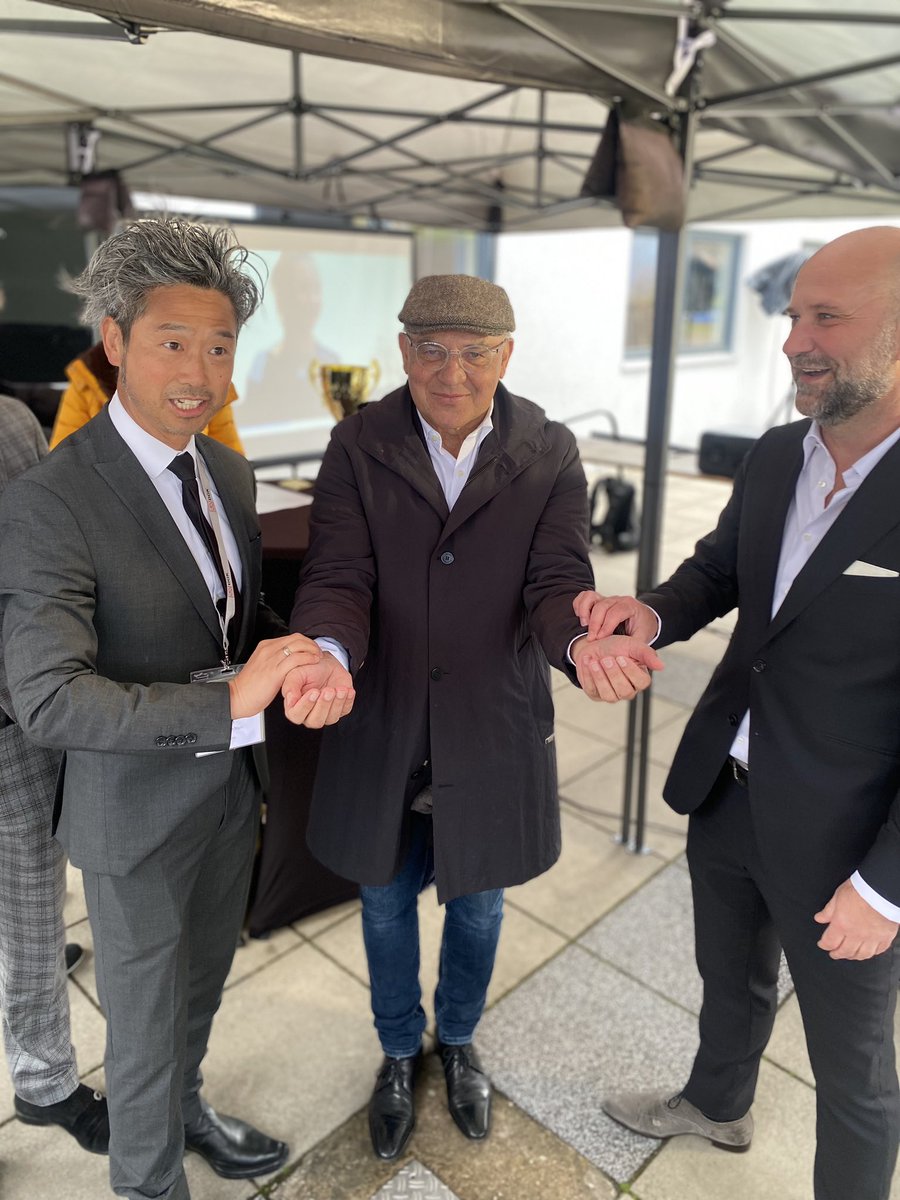 Wir wünschen unserem Headcoach <a href="/Felix_Magath_/">Felix Magath</a> alles Gute zum 70. Geburtstag und sagen Danke für die Unterstützung 🎉🎊🎈 #keepyourrhythm #feelthepulse <a href="/jongichun/">Julian Chun</a> <a href="/OrtChi/">dirk hh</a> <a href="/Mel_Gunawardene/">Melanie Gunawardene</a> <a href="/RolandTilz/">Roland Tilz</a> <a href="/Herzstiftung/">Deutsche Herzstiftung</a> <a href="/AGEP_DGK/">AGEP</a> <a href="/EHRAPresident/">EHRAPresident</a> <a href="/purerfellner/">Dr. Helmut Pürerfellner</a>