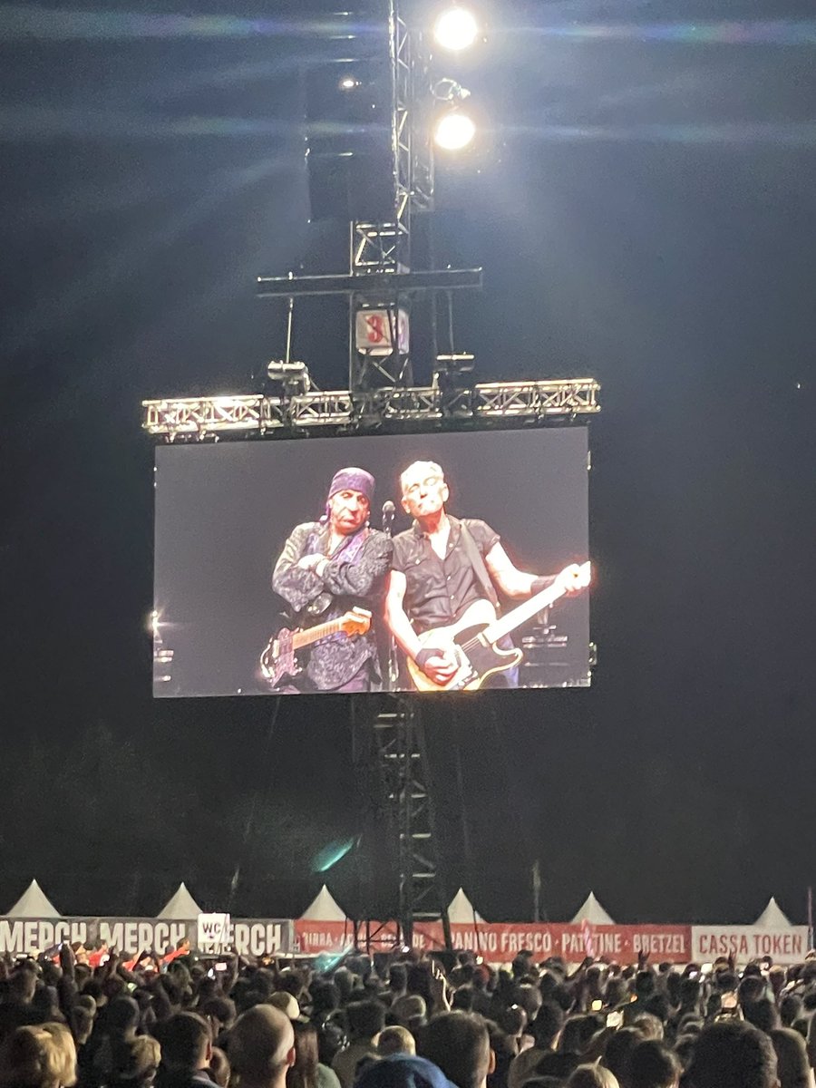 PaulJMori's tweet photo. Apart from the adventure getting back to our hotel, beautiful evening in #Monza I🇮🇹 with my family to see @springsteen and the #estreetband 🎤🎸🎷🥁👏🏻👏🏻👏🏻 🇮🇹 https://t.co/we8ezTIMGj