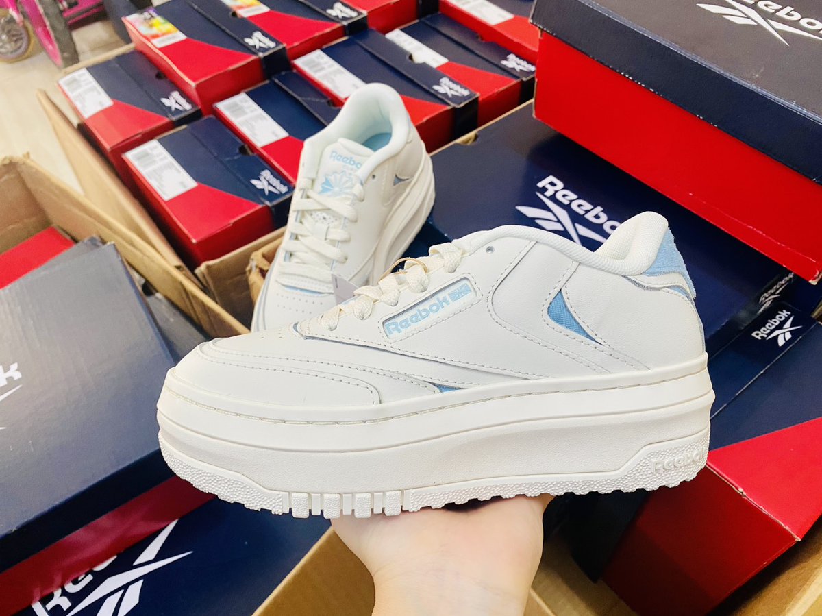 ponsive12's tweet photo. Reebok new. Xách tay tem tag hộp xách đủ ạ.   Số lượng 30 đôi. Giá êm ạ. https://t.co/Z1beqHbiZd