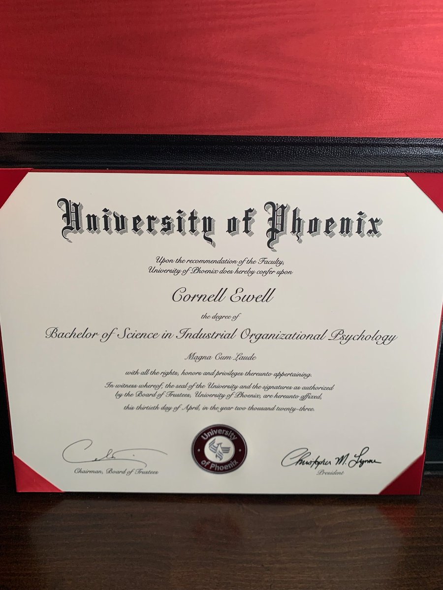 FutureLegend_23's tweet photo. Finally did it, life is moving in a new direction. It has been a long journey. Future is bright! https://t.co/HFB6BuIs09