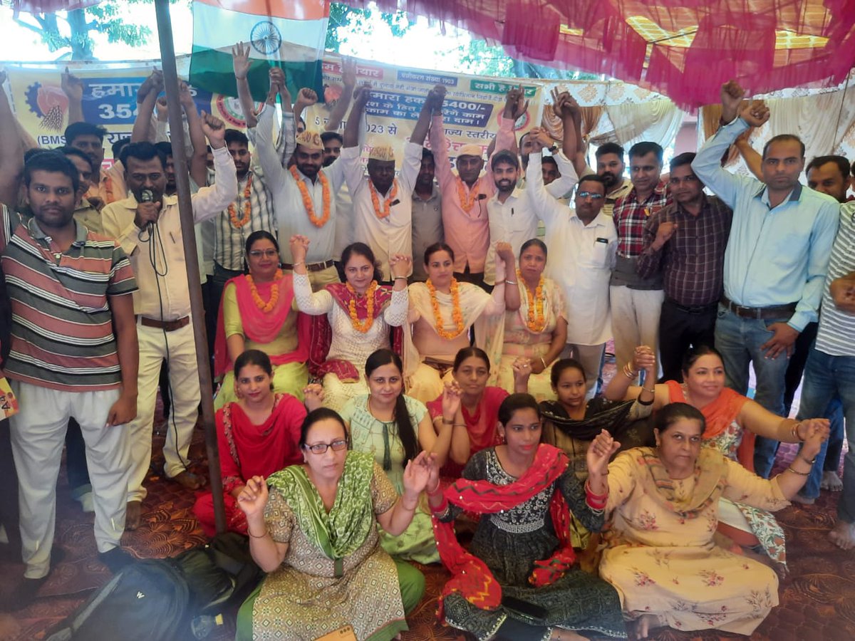 NeelamNehra1's tweet photo. #haryanaclerk35400 @cmohry @jawaharyadavbjp 
Haryana clerk deserve 35400 https://t.co/PPjT7yXXwq