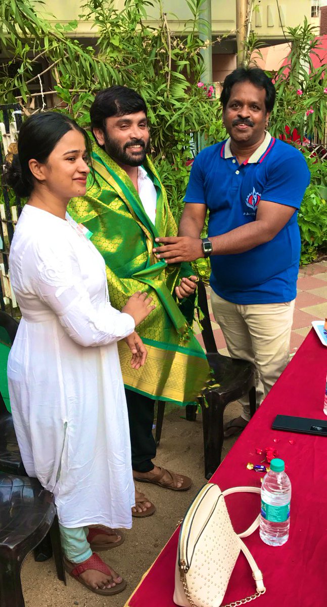 தோழர், தோழி <a href="/KavingarSnekan/">Snekan S</a> <a href="/KannikaRavi/">கன்னிகா சினேகன் @Kannika snekan</a> Happy wedding anniversary day lovely couple 🌹💐🎉🎁 - Jai VFX