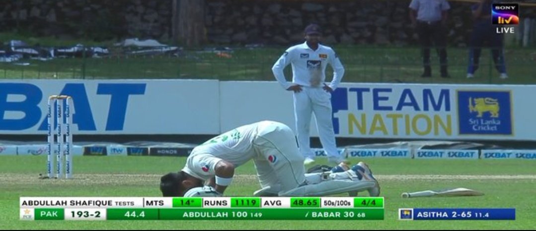 Meharumer004's tweet photo. Take A Bow! 🙌

Sajda is the best way to say Thanks to Allah Almighty. 
#MeharUmer004 #AdullahShafique https://t.co/AsYXgXlnGp