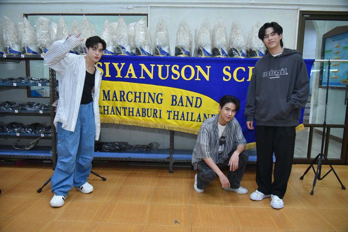 GMMTV's tweet photo. พร้อมจะรับความสนุกกันหรือยังชาวโรงเรียนศรียานุสรณ์ เตรียมตัวสนุกกันได้เลย!! 🫡🫡🫡

#รถโรงเรียนSchoolTour2023xSY
#GMMTV 
@winny_thanawin @satangktp @ffordful @arm_wc
@oicsaru @LYKNofficial @Williamjkp1 @realxlg @nnutdan @hongshihoshi03 @TuiChayatorn https://t.co/0JEShSf14I