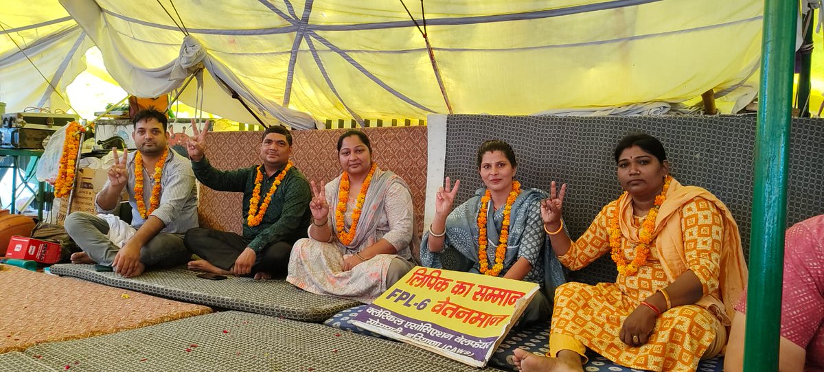 PoojaYa01493446's tweet photo. Hmare sathi bukh hadtal par bethte h sarkar hmari mang puri kre #Haryanaclerk35400 @cmohry @mlkhattar @BJP4India https://t.co/9GJpsPXe4B