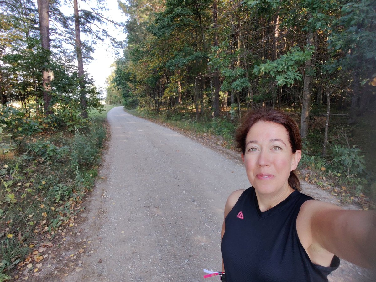 MillingtonSally's tweet photo. Morning 5km run.
Lovely morning. Out along some quiet roads, on the edge of some forests, over a railway, and through some small villages. 
Happy Wednesday! 😀🏃‍♀️
#Bryzgiel #Running #RunATWorld #TeamNorth https://t.co/LnzPLSSb69