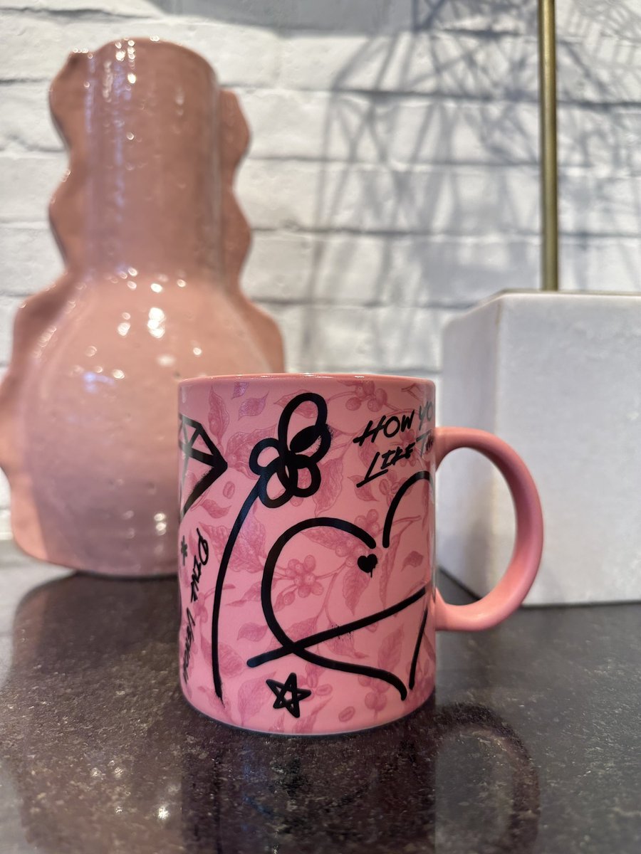 nabibudol's tweet photo. blackpink x starbucks merch wts lfb ph

🩷 doodle mug - P1600
🩷 doodle water bottle - P3000
🩷 doodle 16oz tumbler - P1900
🩷 doodle 24oz cold cup - P2800

+ sf
🍊: + service fee https://t.co/LYJWYyCQcD