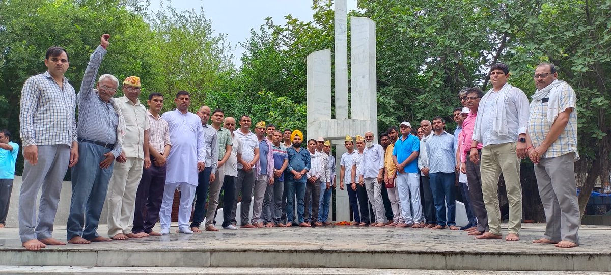 RinkuLa90408481's tweet photo. Haryana clerk deserve 35400.
#Haryanaclerk35400 
@AmitSihag_INC @BhupinderShooda @cmohry @anilvijminister @DeependerSHooda @jawaharyadavbjp @mlkhattar @ZeeNewsIndiaNo1 @AajTaktvNews @HARYANATAK @STV_HaryanaNews @vikranttanwar51 https://t.co/HWA4forqVC