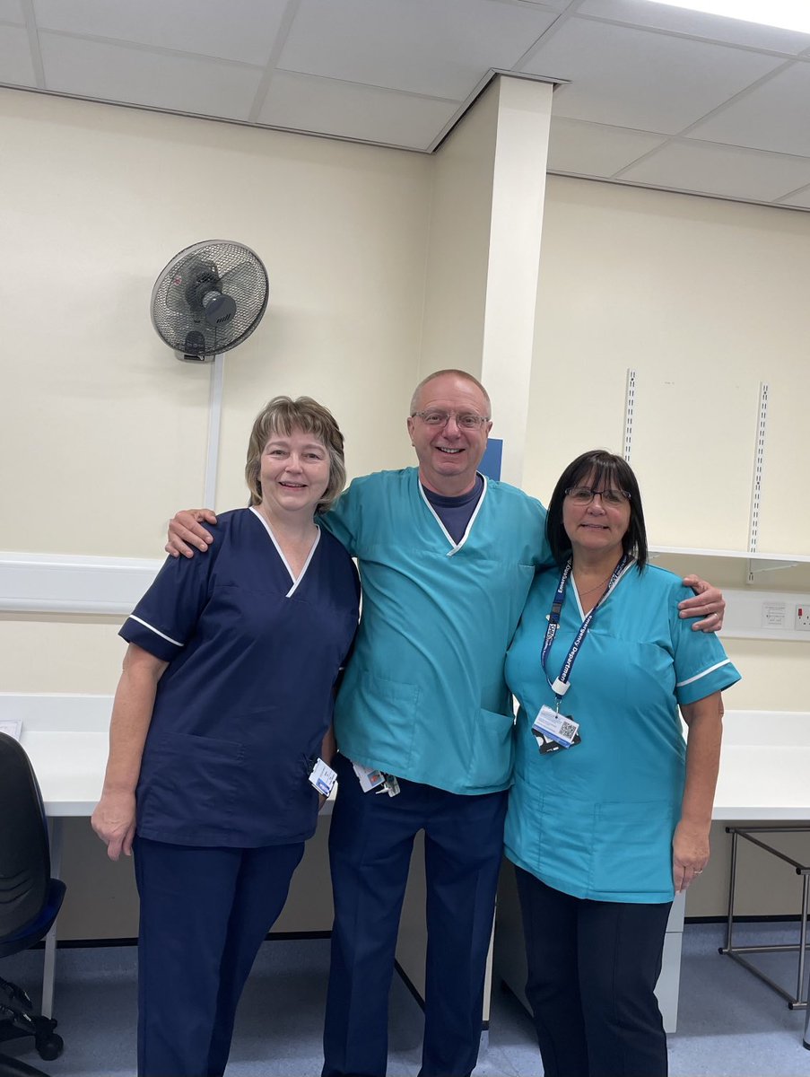 3 of our long serving Team ED staff Kathryn, Rob and Dawn who have retired and returned in July. You are all amazing and helping to train our next generation. ⁦@teamEDnuh⁩ ⁦@TeamPaedsEDnuh⁩ ⁦@malia616⁩ ⁦@DejongeSi⁩ ⁦⁦@EDNUH_wellbeing⁩