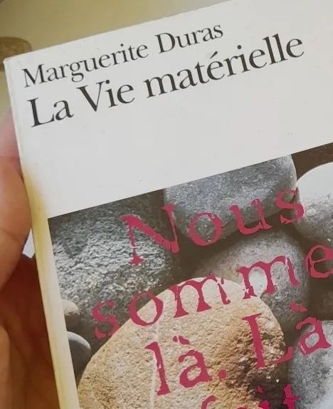 Pauline69006's tweet image. Préférer La Vie Matérielle au modèle #Mattel. ( L'inexistence, c'est #Duras)