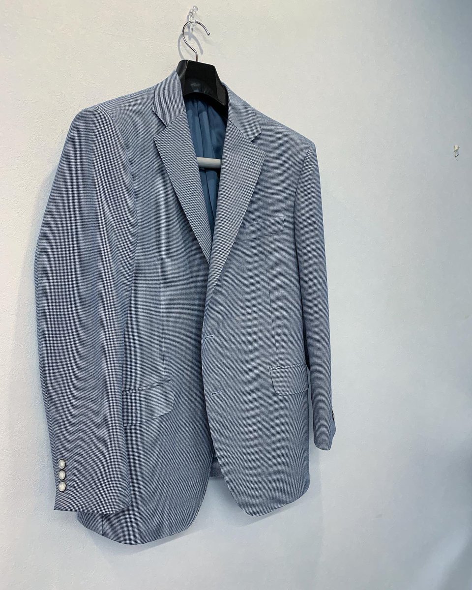 tailorsuzuki's tweet image. HARRISONS of EDINBURGH 〜FRONTIER🇬🇧
ハリソンズオブエジンバラ〜フロンティア〜
創業160年を迎えるハリソンズ。英国らしいしっかりとした打ち込み（300g平織）に、強い張りや腰が特徴のフロンティア✨今なら160周年記念の織ネームが付きます！
#ハリソンズ #harrisonsofedinburgh  #創業160周年