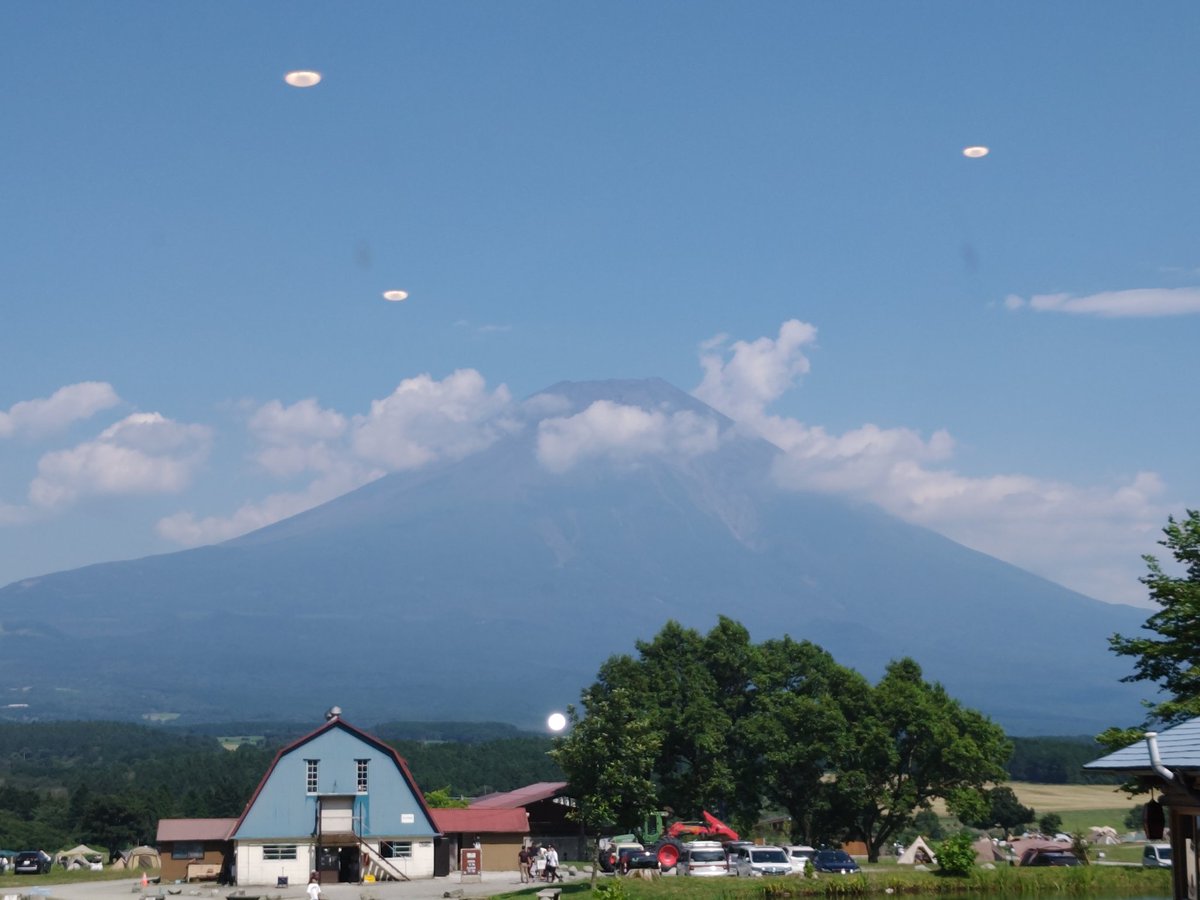 camel0417's tweet photo. 富士山見ると落ち着く！　
#ふもとっぱら #ソロキャンプ#夏でもブラックキャンパー https://t.co/LNvzLAqXcC