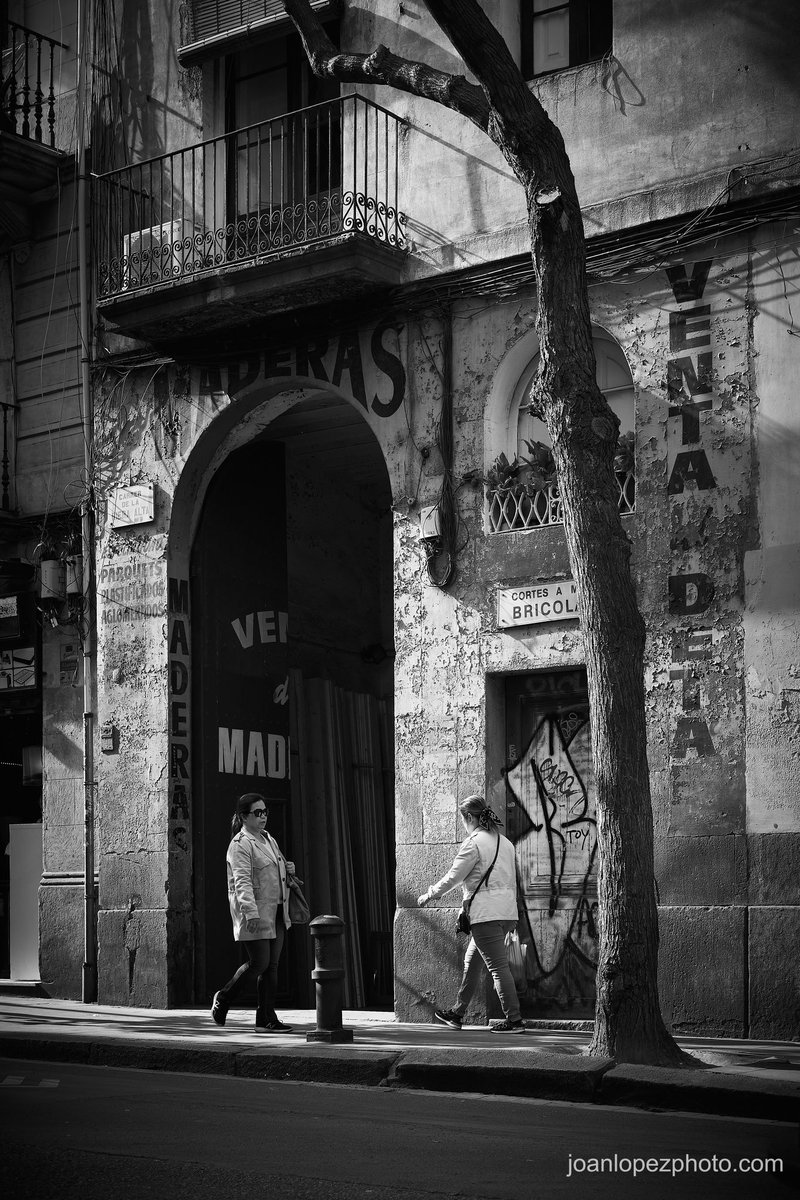 joanlopezphoto's tweet photo. Tattooed walls
📸 Fujifilm X-T4
📷 Fujinon XF 35mm F2 R WR
⚙️ ISO 160 - f/4.0 - Shutter 1/1000
#barcelona #city #street #streets #streetphotography #streetphotographer #urban #urbanphotography #carpenter #carpenterworkshop #workshop #carpentryworkshop #elraval #storytelling #storytellingphotography #blackandwhite #blackandwhitephotography #photographer #photography #storyofthestreet #street_storytelling #urbanstreetphotogallery #capturestreets #ourstreets #captureonepro #fujifilm #fujifilm_xseries #fujifilmxt4 #fujixt4 #xt4