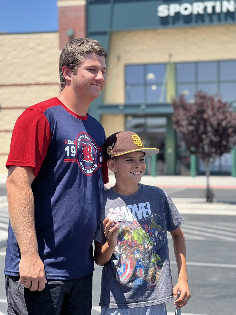 These guys never say no! Two great young men! Gotta love it! <a href="/SC_Renegades/">So Cal Renegades</a> <a href="/chad_gurnea/">Chad Gurnea</a> <a href="/lucas14scott/">Lucas Scott</a> <a href="/conniemackwsbb/">Connie Mack World Series</a>