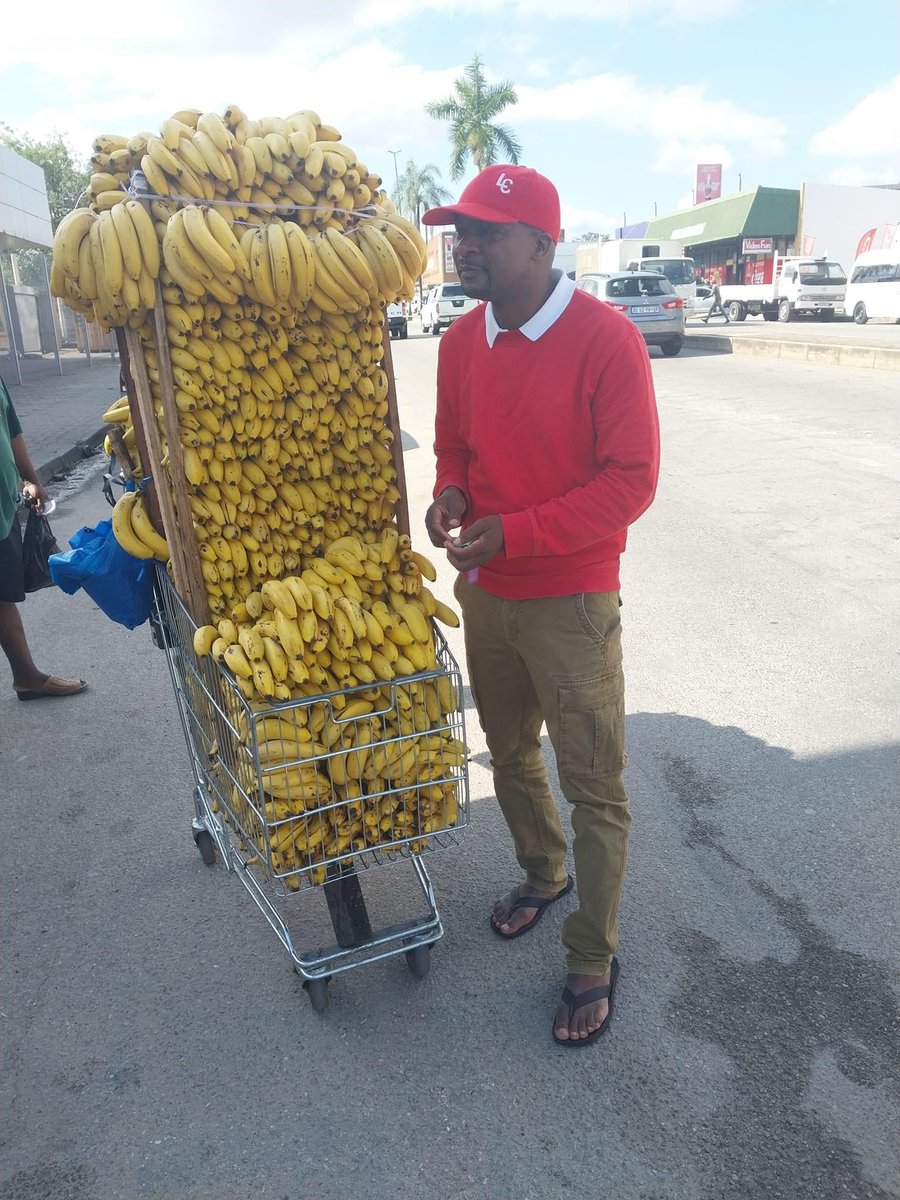 AdvoBarryRoux's tweet photo. Sometimes leave your degree papers at home, hustle &amp; make money. https://t.co/1fP9OpNRwW