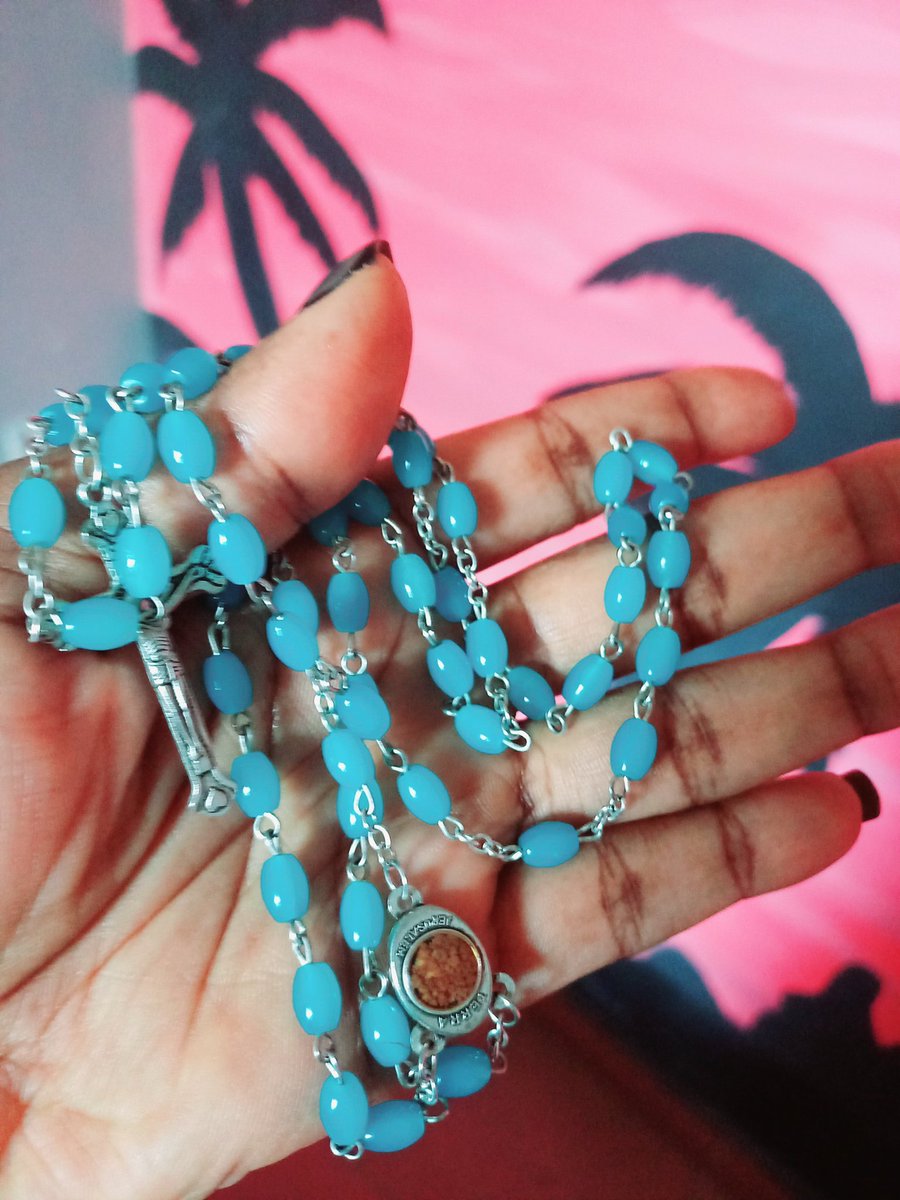 I have the spiritual weapon, and i am neither shy nor afraid to use it,at any time and any place.
And i pray it every day for myself and loved ones....

If you see this, i remembered you during my Rosary prayers 📿🙌