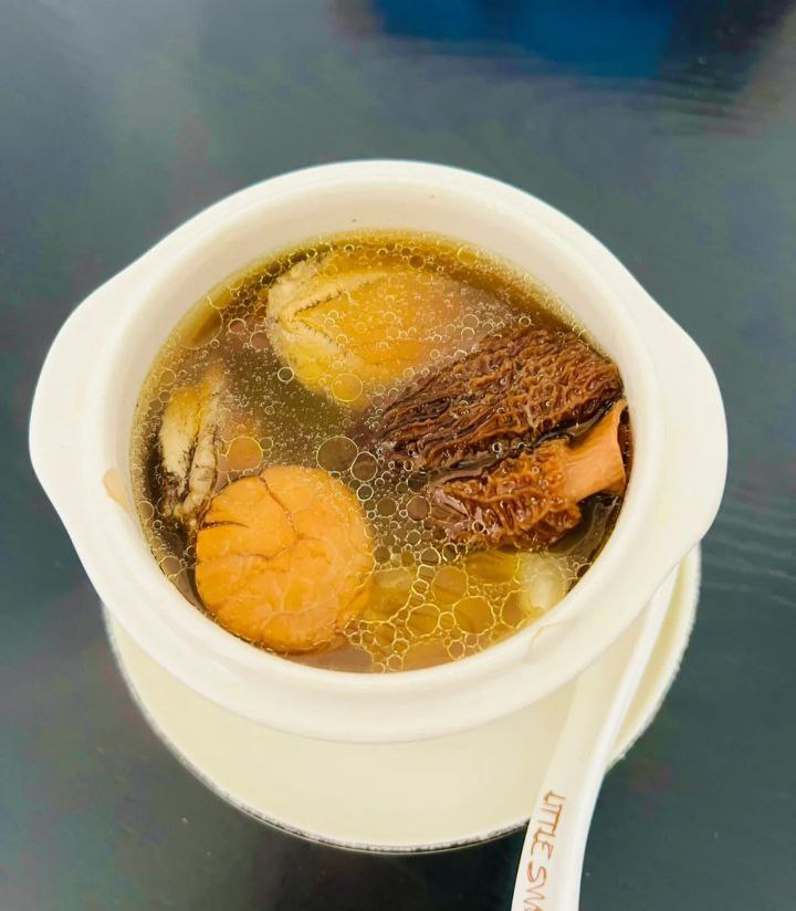 hayleyb0945's tweet photo. A must for people who stay up late, health soup lol https://t.co/yXNAgtnj8O