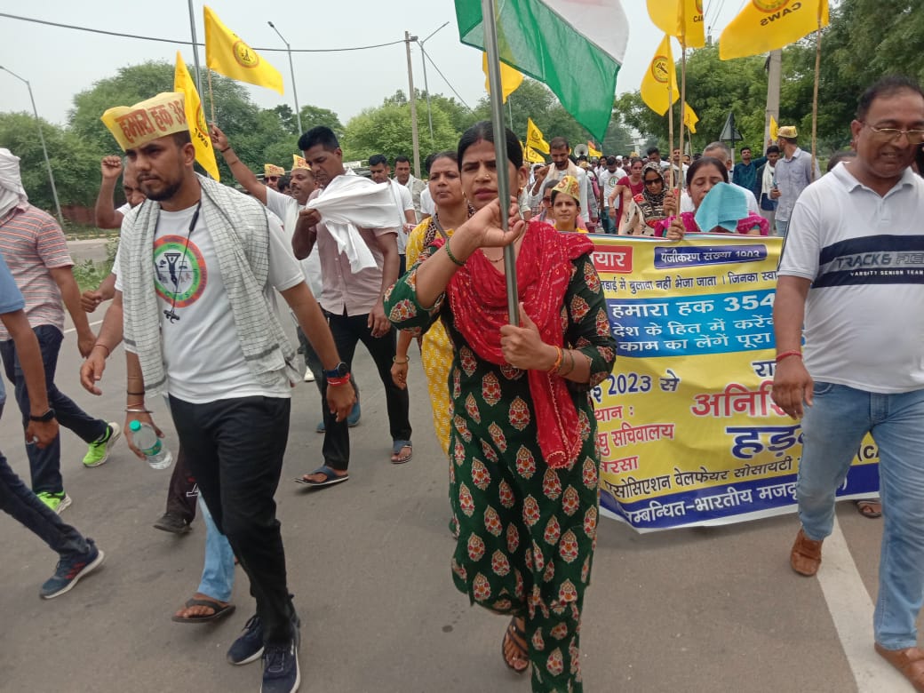 rajbalabalan's tweet photo. एक मांग एक ही नारा 35400 हक हमारा.            #Haryanaclerk35400                 @cmohry @mlkhattar https://t.co/NRw32TPMcf