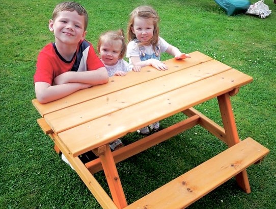 🔥Now just $109.00! Kids wooden picnic table! 🔥
climbingframes.co.nz/selwood-picnic…
Manufactured from premium cedar, our children's picnic table measures 115cm x 94cm x 57cm and is perfect for your little ones to enjoy picnics, crafts and playtime. 🌈
#picnictable #kidspicnictable #kidsplay