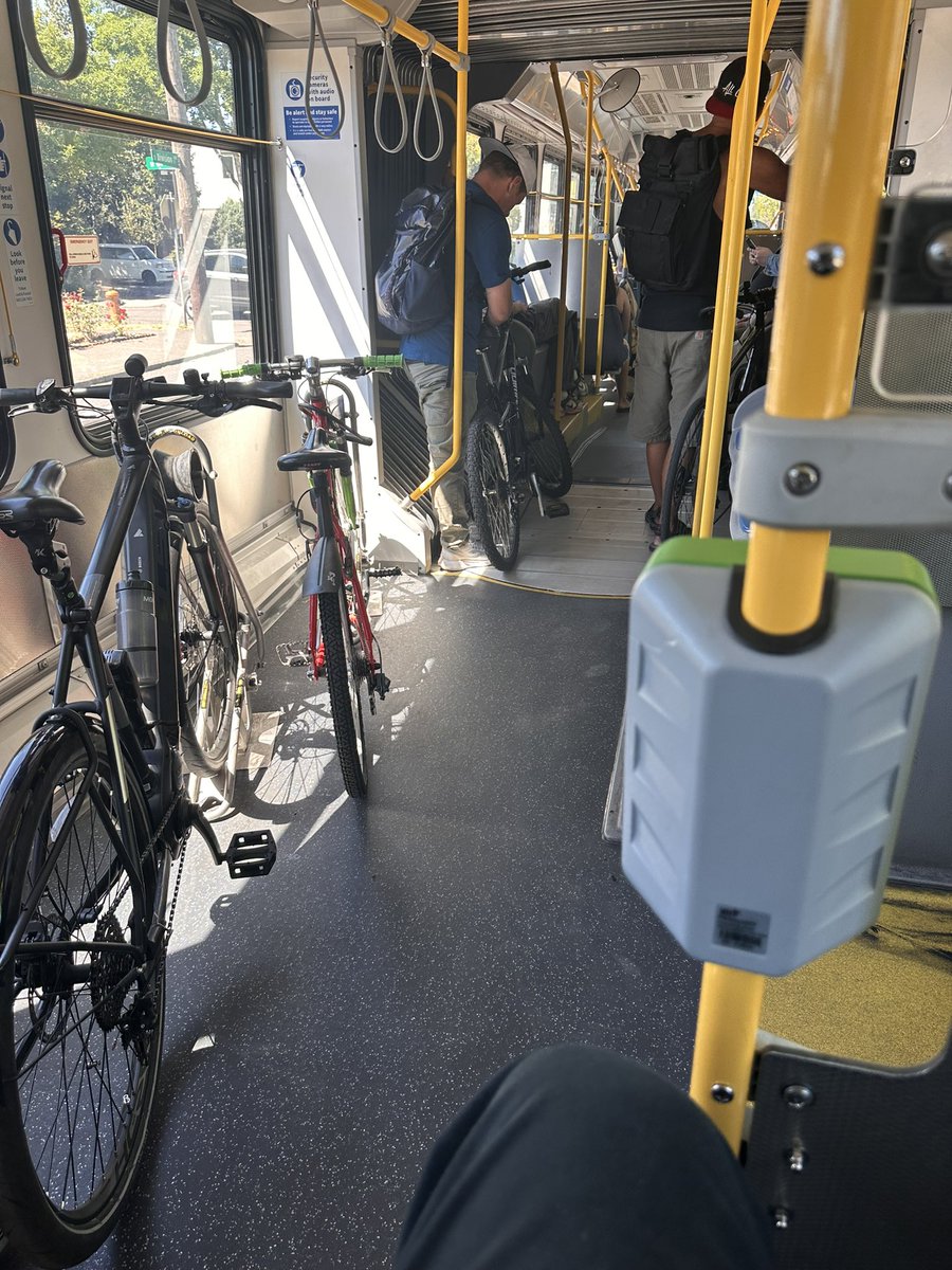 a_dog828's tweet photo. @trimethelp I thought only 2 bikes were allowed on fx 2 busses https://t.co/up1JfDJZMX