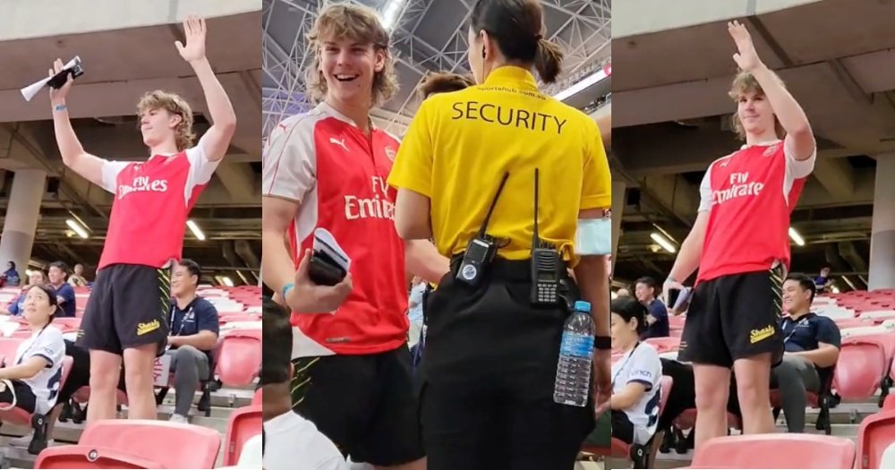 MothershipSG's tweet photo. Man in Arsenal jersey at Tottenham Hotspur's S'pore training session got booed &amp; asked to leave https://t.co/v4Fn7z9Myc https://t.co/2NBIQjCNuu