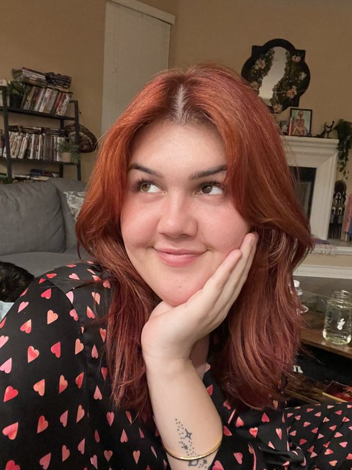 feeling v cute in my new hair&hellip; revisiting this bc it&rsquo;s just TOO GOOD 😭😭😭 https://t.co/ajsvSOAeE0