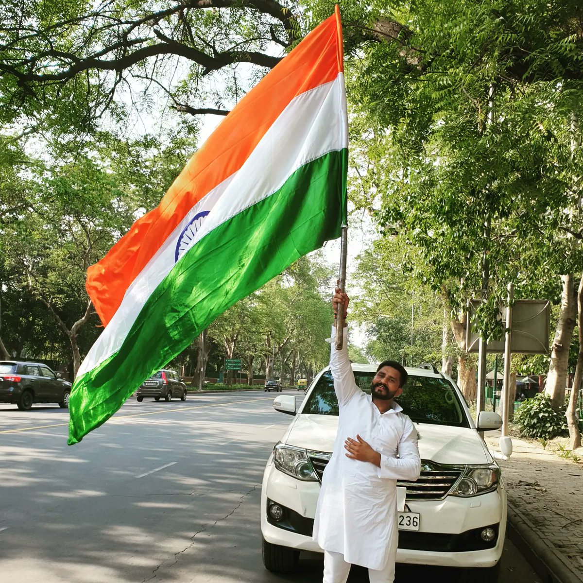 OfficeOfJeet's tweet photo. Salute to our true heroes 🇮🇳#KargilVijayDiwas

#JeetpalYadav #RahulGandhi https://t.co/qpvfRGWWqQ