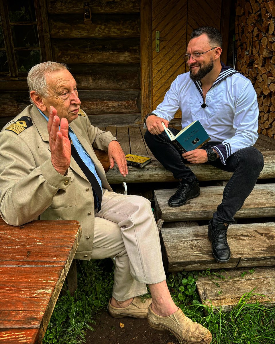 Ar veco jūras vilku Ilmāru spriežam, kas grūtāk - būt par rakstnieku vai jūrnieku? Rakstnieks Gunars Janovskis esot vēlējies tapt par abiem un par to norāvies pa žokli no sava tēva…kuģa kapteiņa🤷‍♂️ <a href="/literatuureTV/">Literatūre/Garainis</a> top jau 6.sezona!