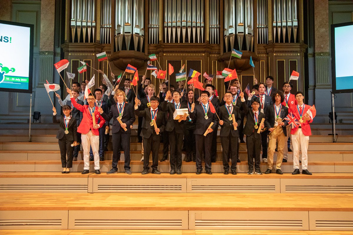 🎉🔬🇨🇭Switzerland hosts the #IChO2023 for the 1st time at <a href="/UZH_en/">University of Zurich</a>! with 4 🇨🇳 gold medalists and 1 🇨🇭 “honourable mention”. Congratulations! <a href="/IChO2023/">IChO2023</a>