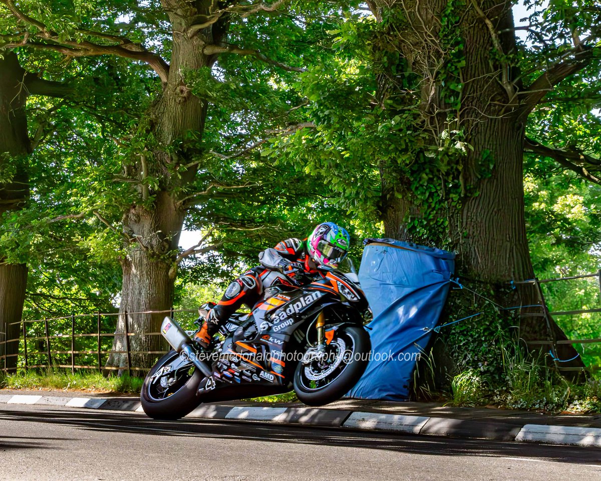 Stevemc1613's tweet photo. #wheeliewednesday with @JCowardRacing through the fast and beautiful #conkerfields section of @ttracesofficial #Ktree #LoveTT https://t.co/LzOSVN7WIB
