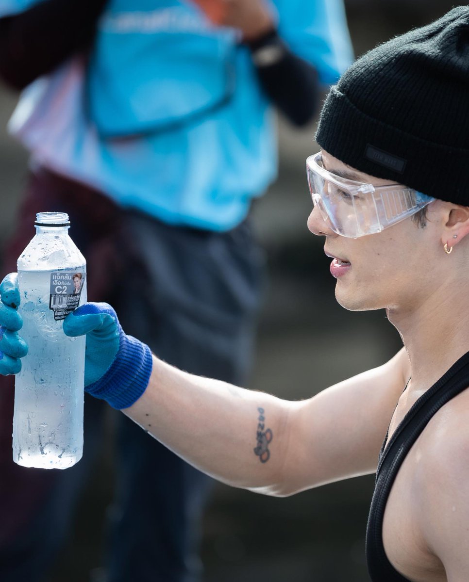JacksonWGlobal's tweet photo. [INSTA] 230726 thanya_c2 (1/3)

#RecycleforGoodwithJackson 
#JacksonXC2water

#JacksonWang #王嘉尔 #잭슨 #TEAMWANG @JacksonWang852 https://t.co/IAjsTOMY9V