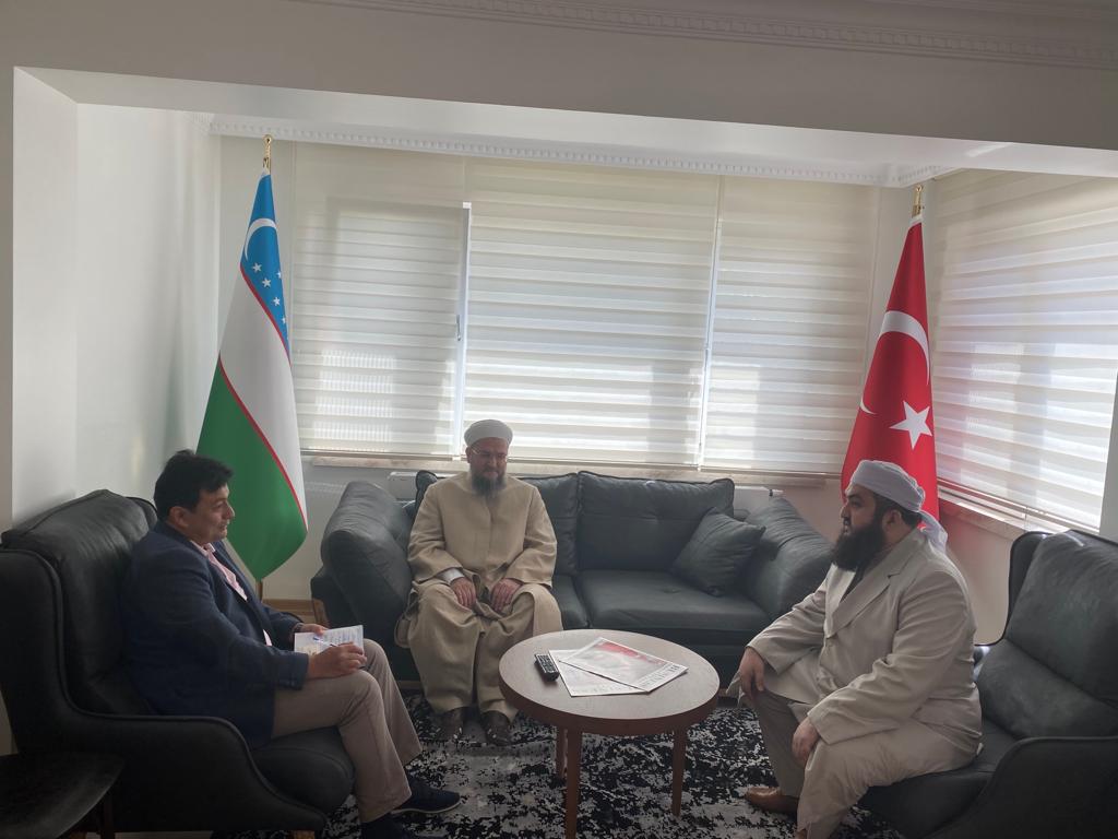 Müceddid Mahmud Efendi Vakfı Başkanı Muhammed Keskin Hocaefendi, Adıyaman Menzil Tekkesinden Şeyh Seyyid Muhammed Sâkî Efendi Hazretleri'nin yakın hizmetkârı Dr. Yunus Aydın Emre Hocaefendi ile birlikte ÖZBEKİSTAN İstanbul Başkonsolosu Emir Said Bey’i ziyarette bulundular.