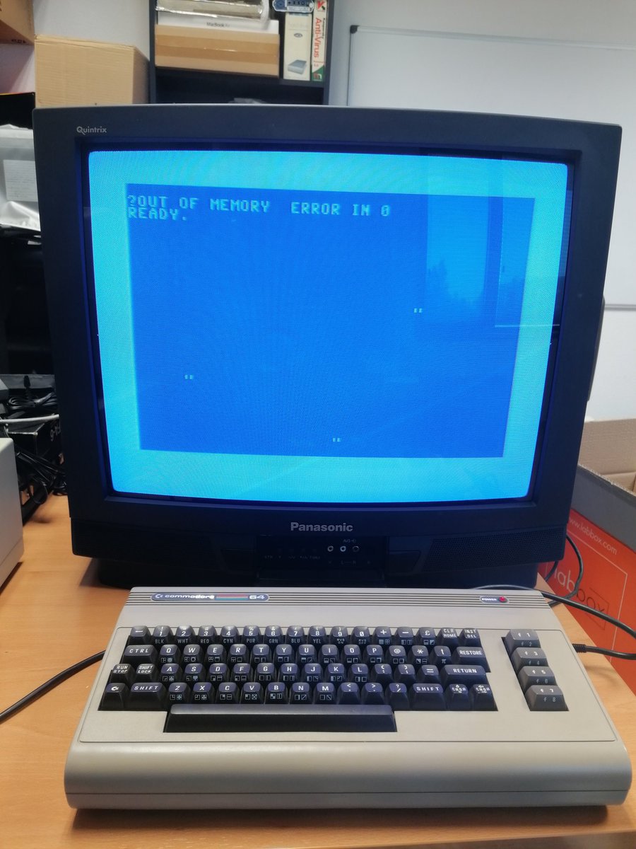 ETSIIMuseo's tweet image. Ya tenemos en nuestro #Museo un #Commodore64, que va a juego con nuestro #Vic20. Lástima que esté estropeado. Al encender se ve esto 😥 #URJC #YoSoyURJC #Retroinformática #retrogaming #C64 #Commodore